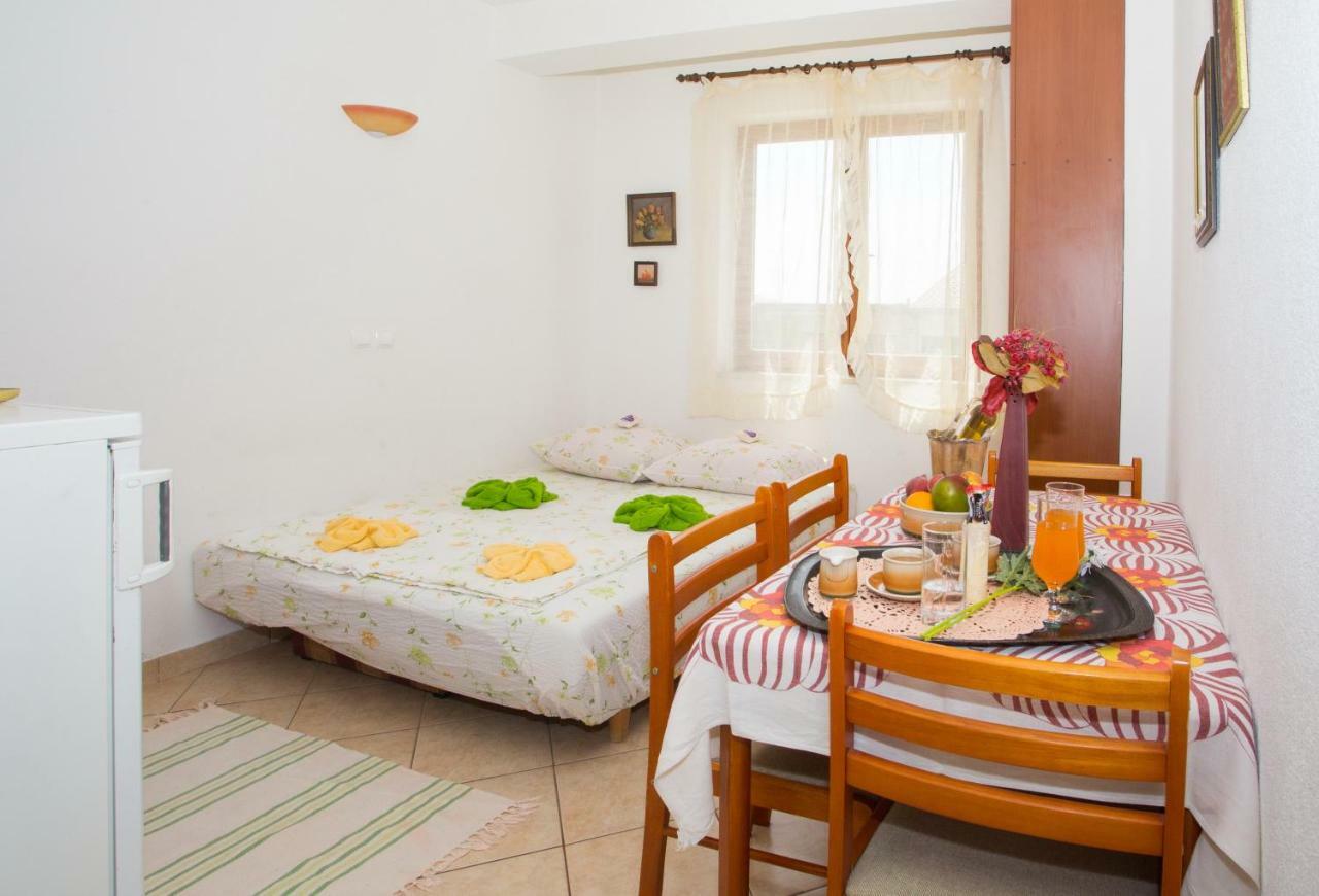Apartments Mihic Makarska Buitenkant foto